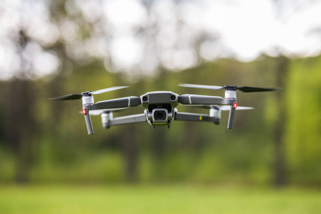 Survol de la RD 120 par un drone